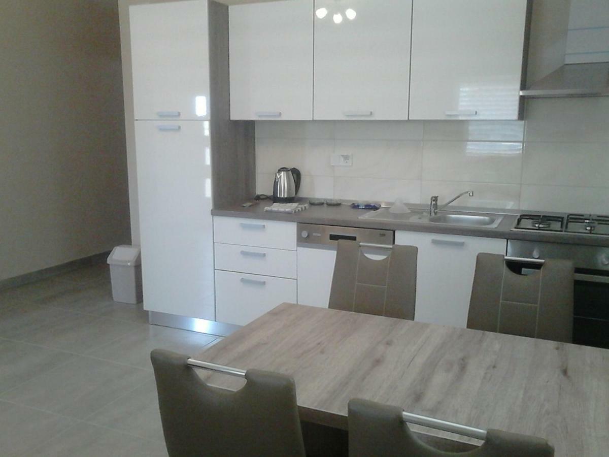 Apartments Juliet Orebic Bagian luar foto